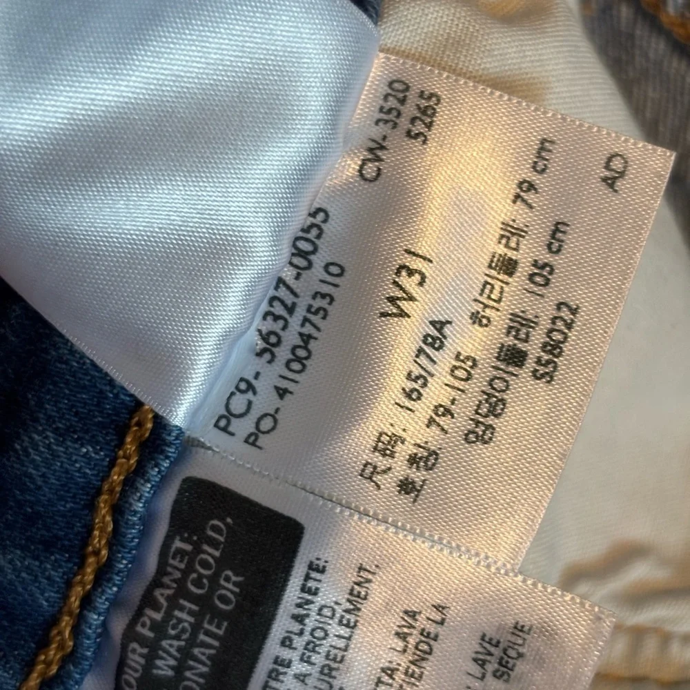 Levi Jean shorts cutoffs with raw hem size 31 with button up fly